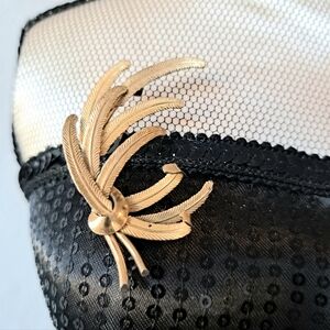 Vintage Elegant Gold Leaf Brooch